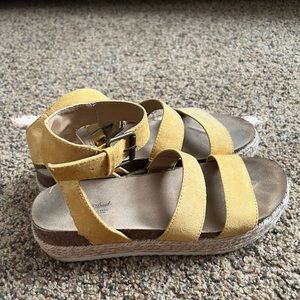womens yellow strappy sandals